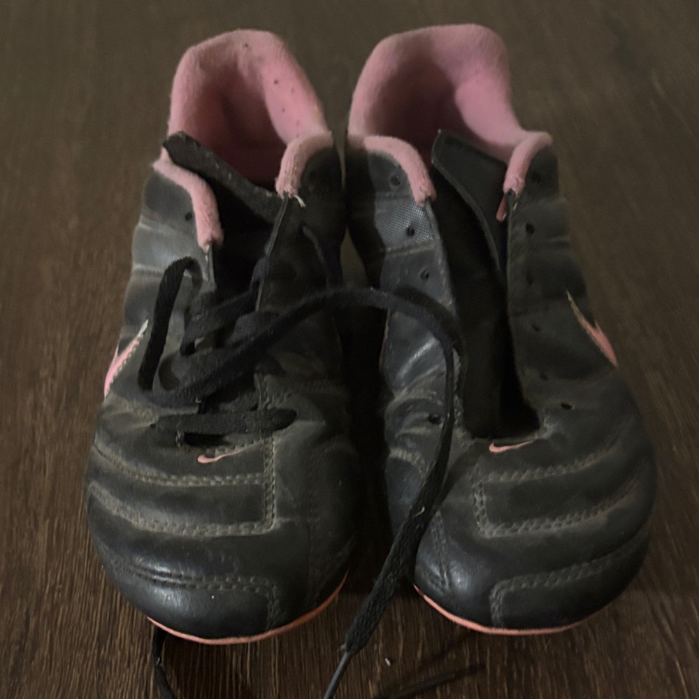 Kids Black and Pink Shoes Soccer Cleats